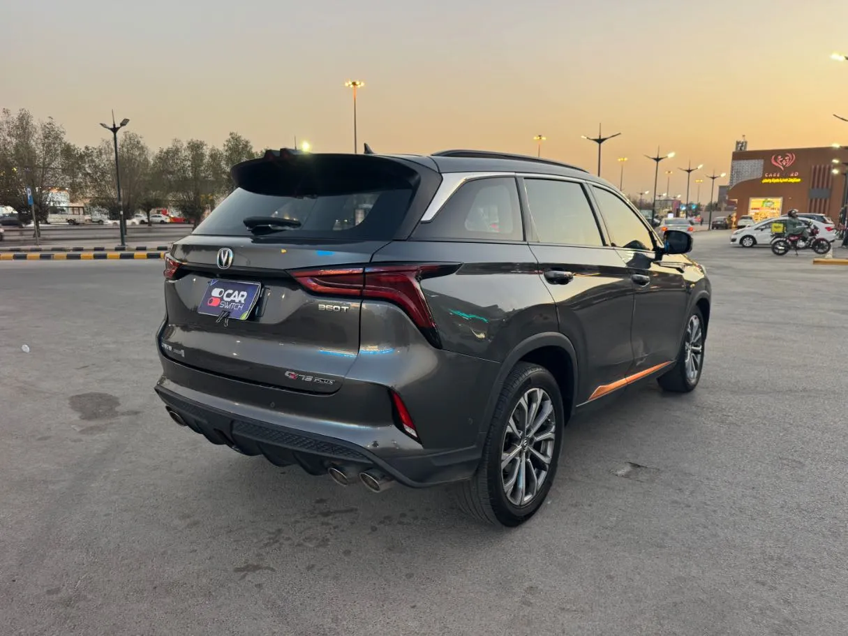 Car image 5