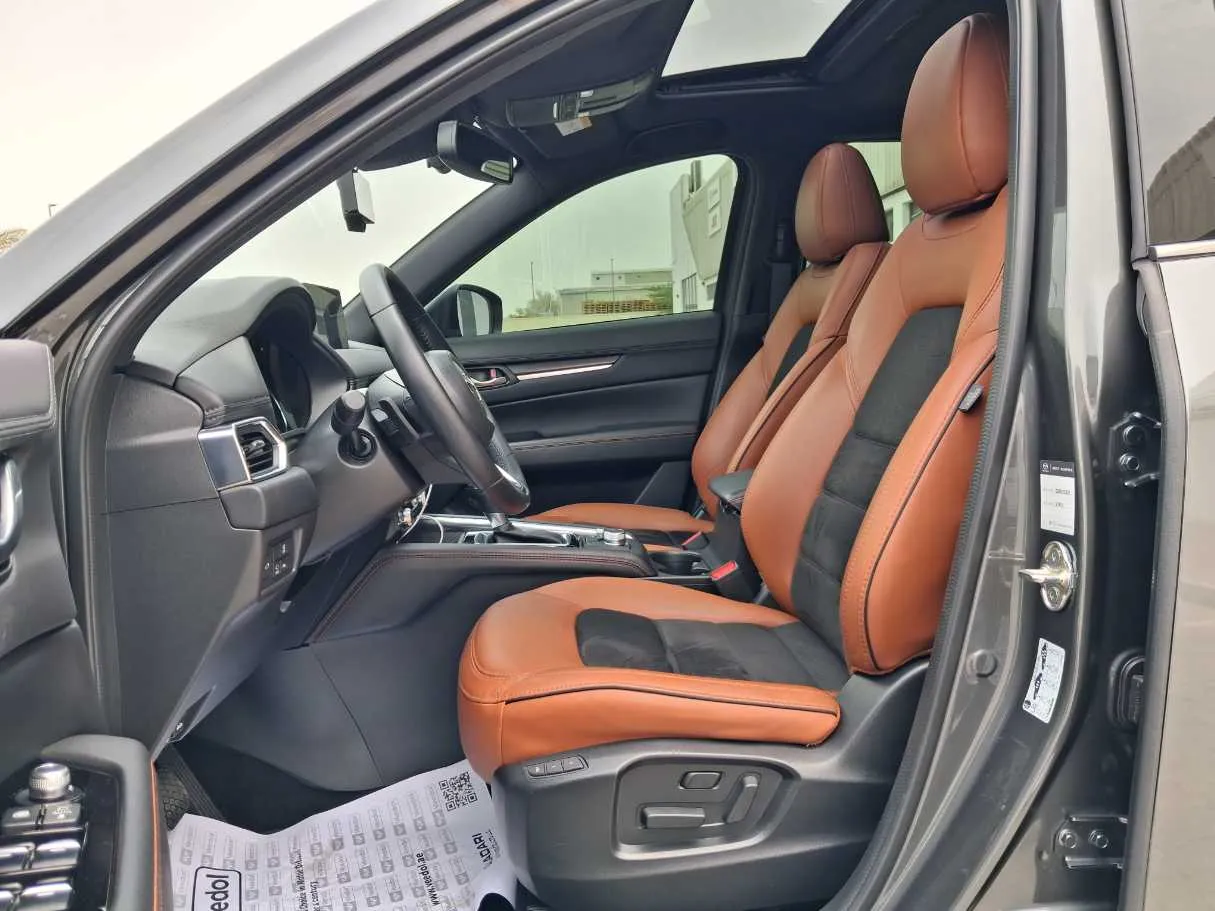 Car image 12