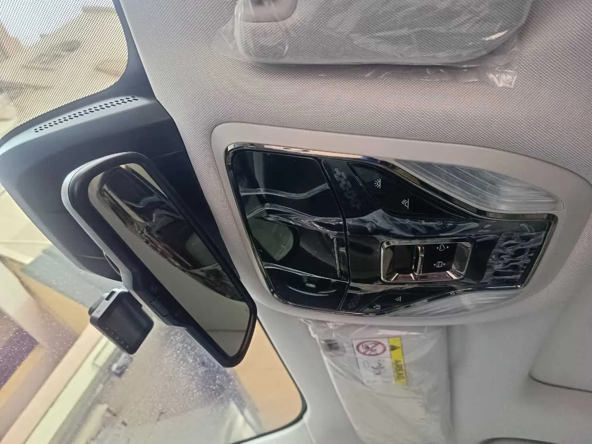 Car image 29