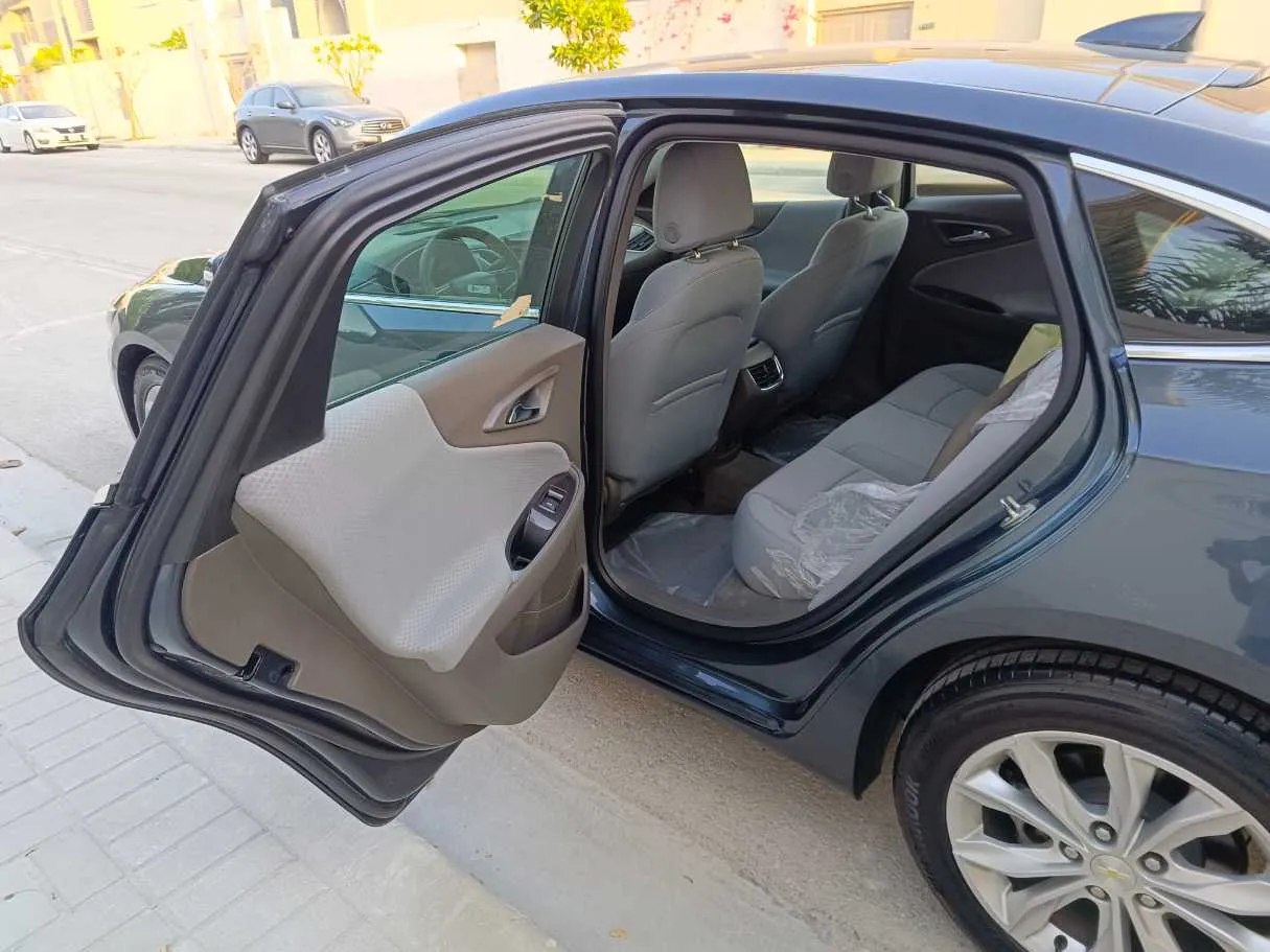 Car image 14