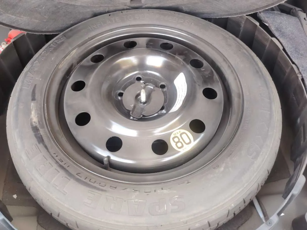 Car image 30