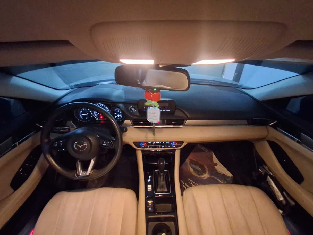 Car image 14