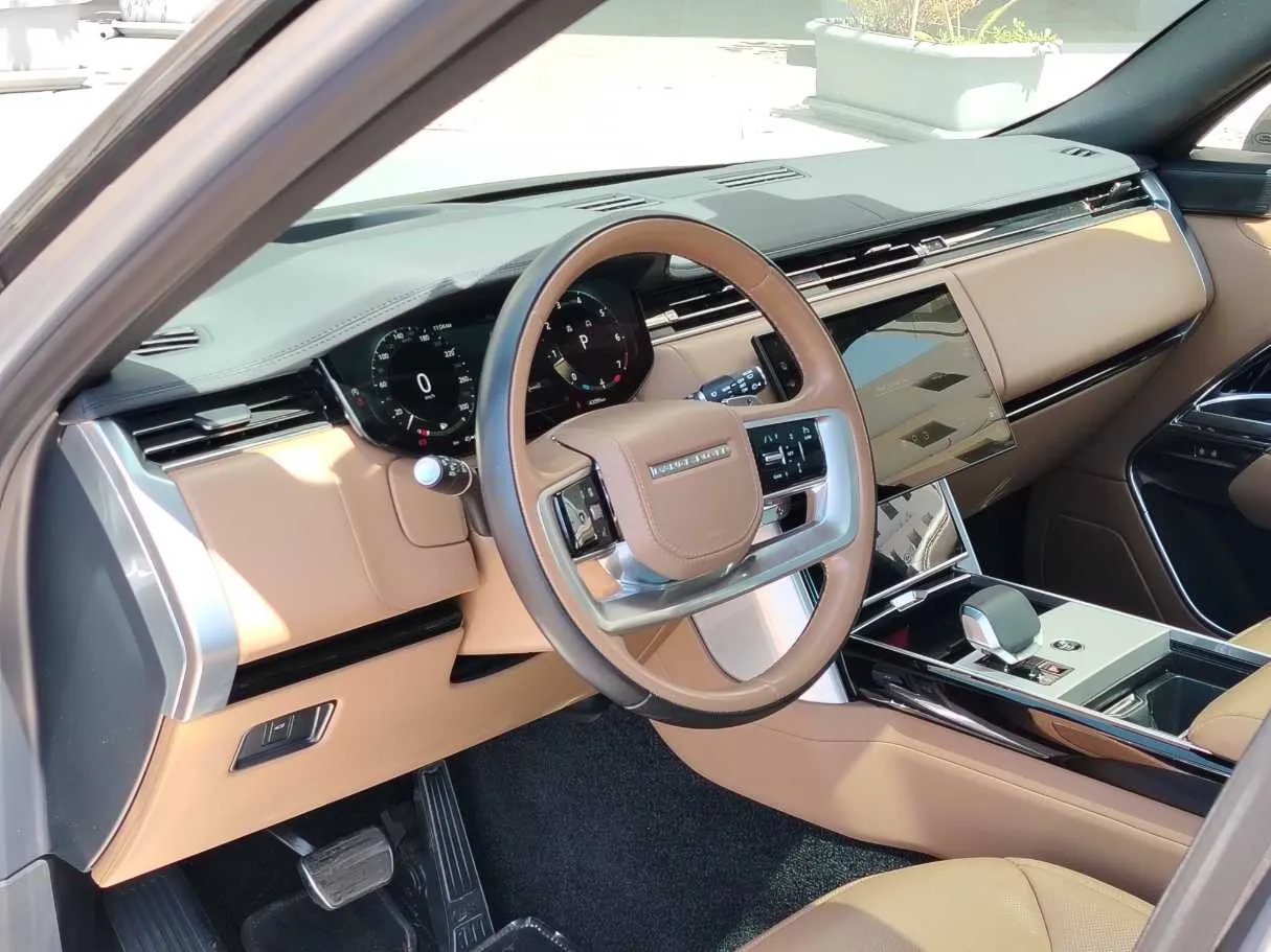 Car image 13