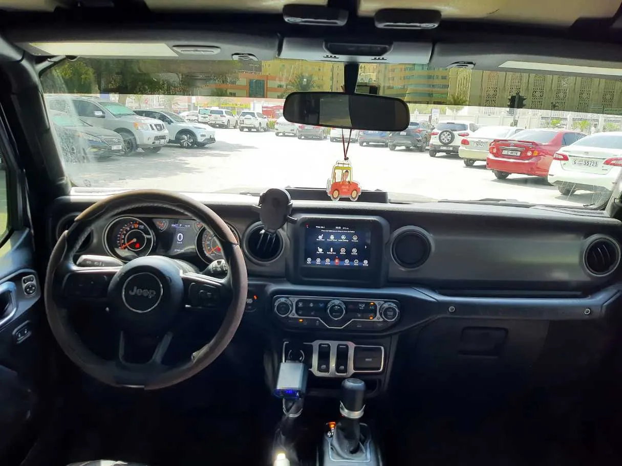 Car image 13