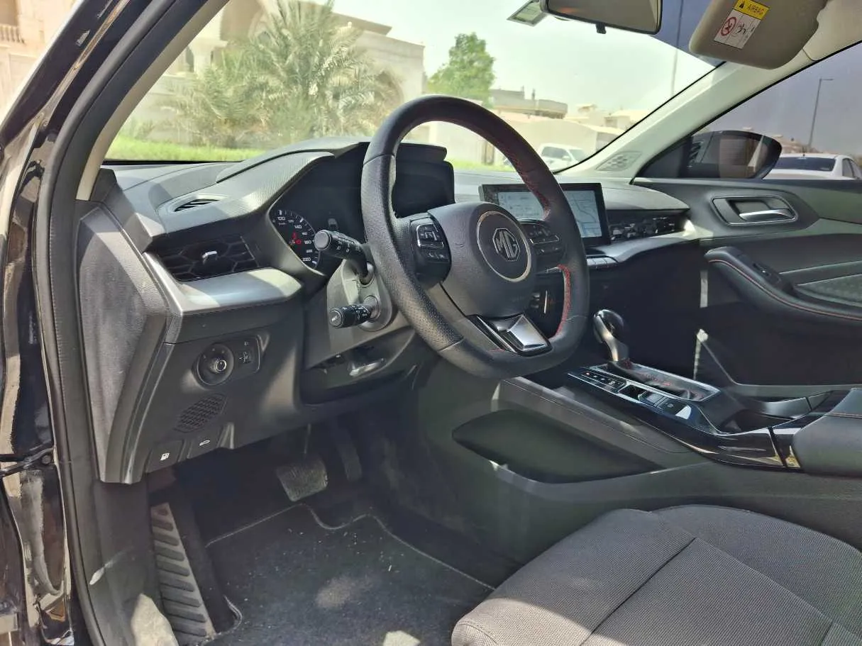 Car image 11