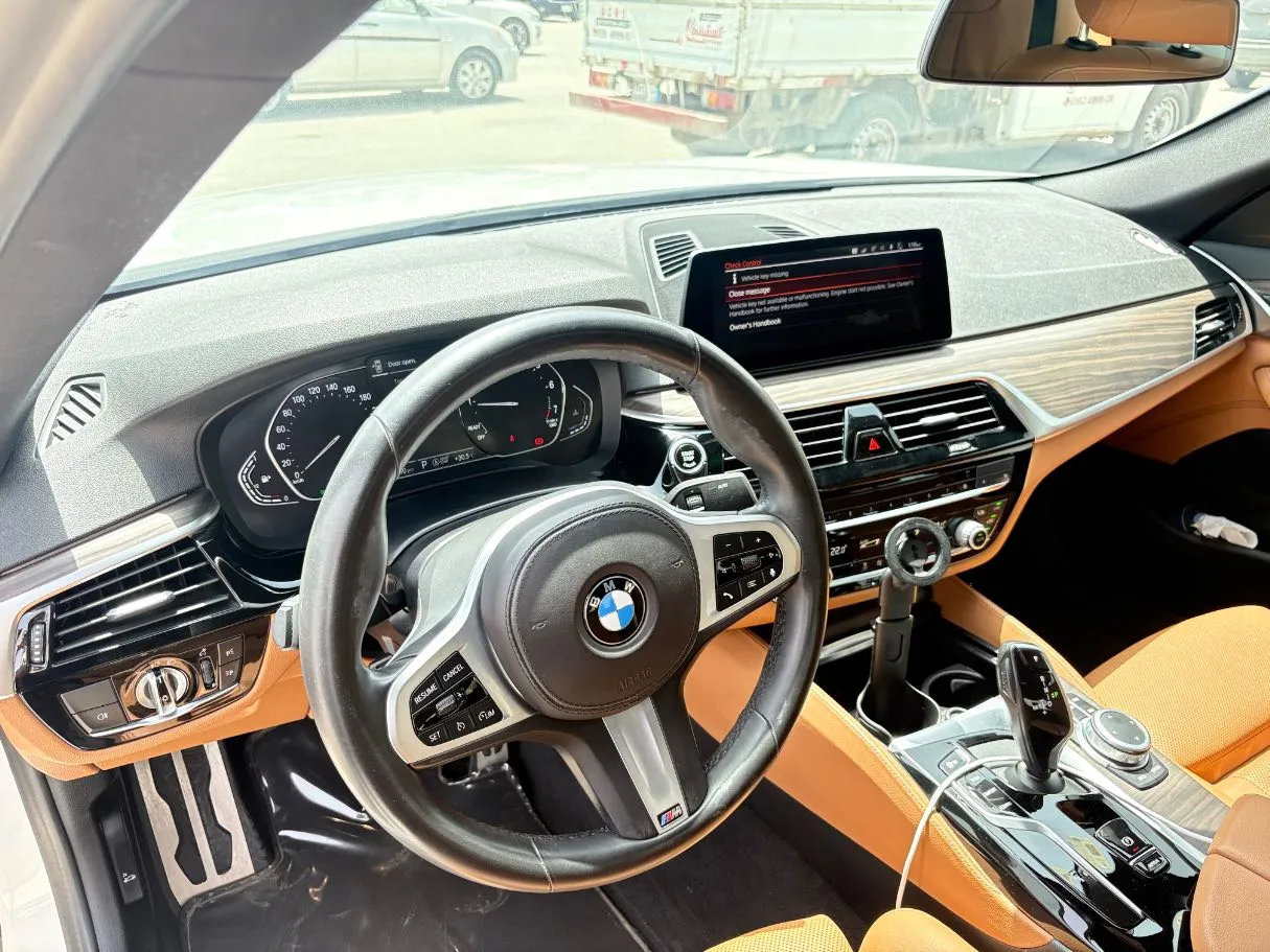 Car image 12