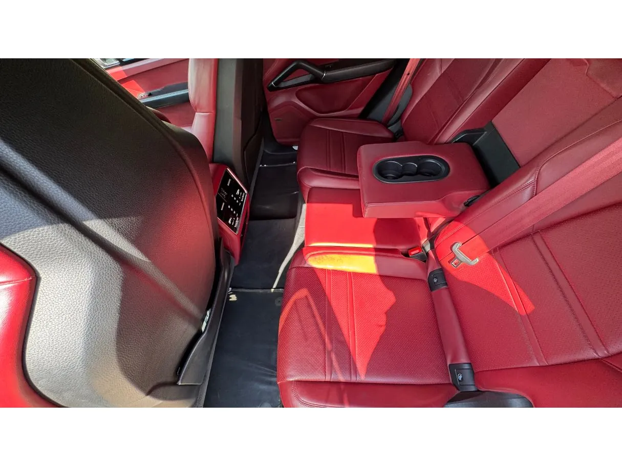 Car image 13