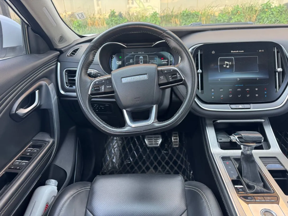 Car image 18