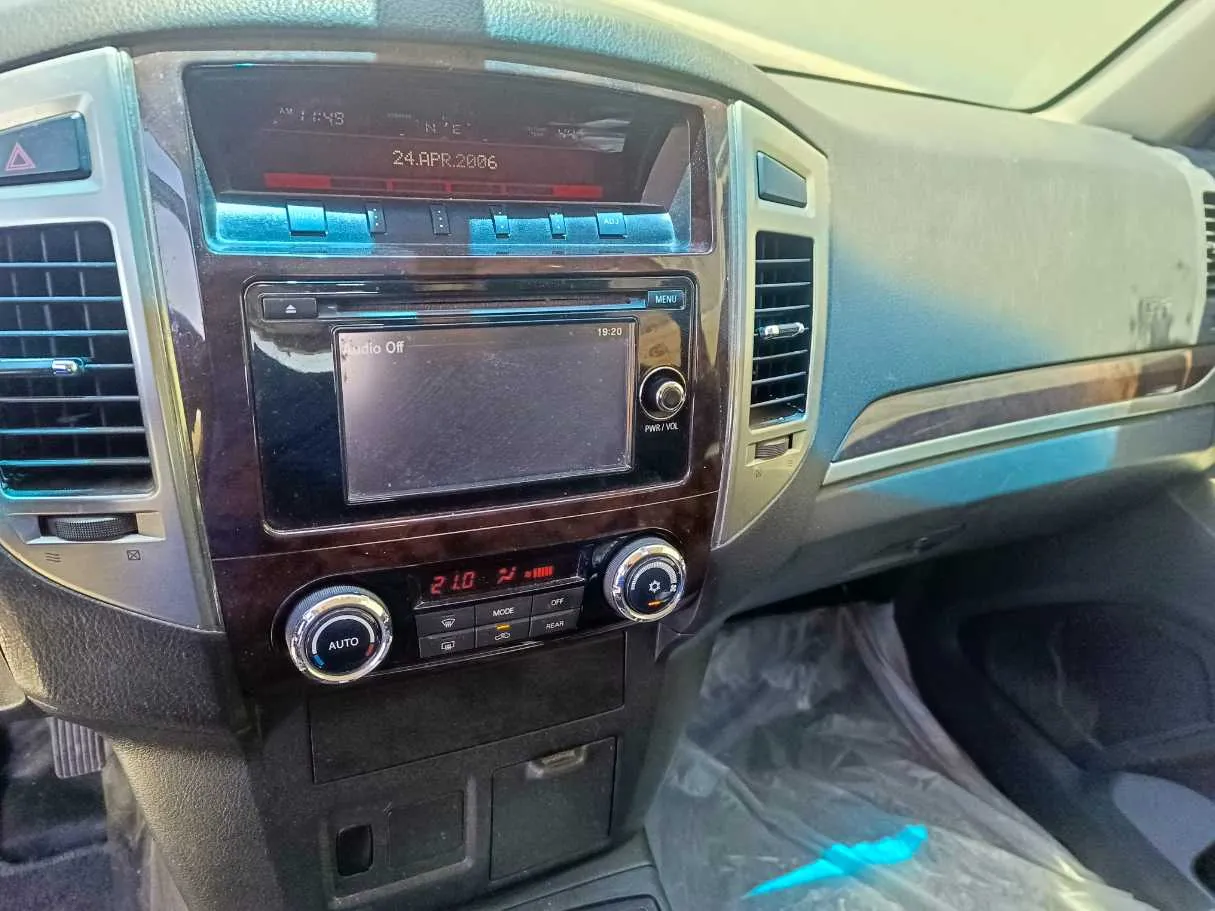 Car image 24
