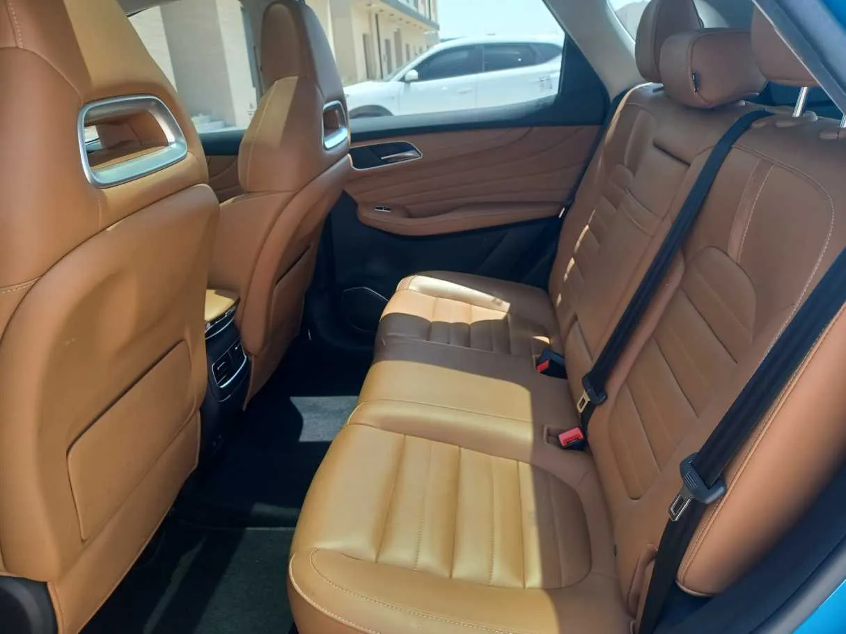 Car image 15
