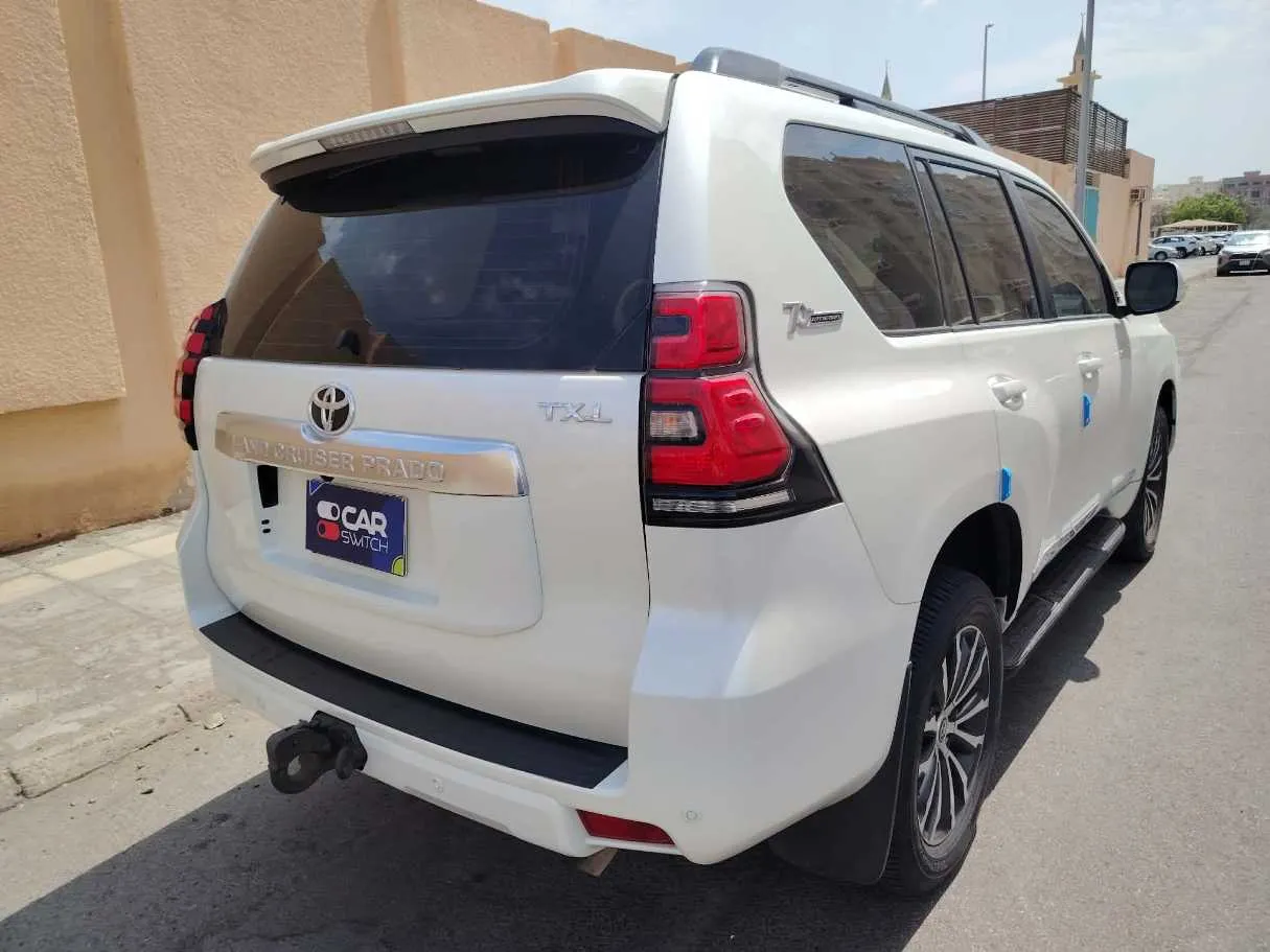 Car image 5