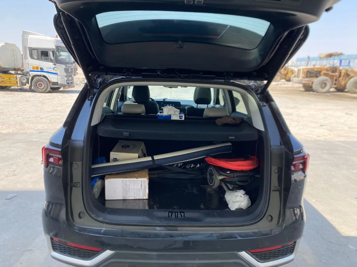 Car image 19