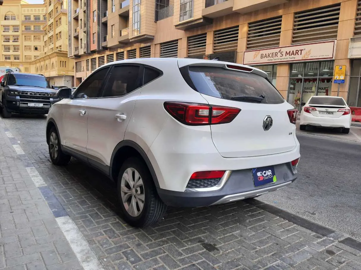 Car image 7