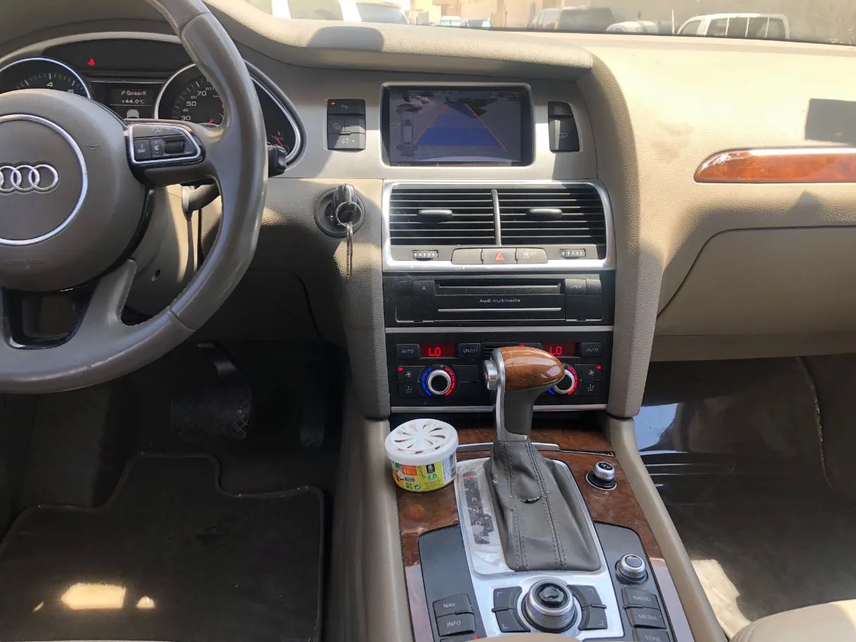 Car image 16