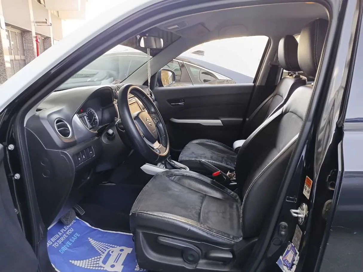 Car image 11