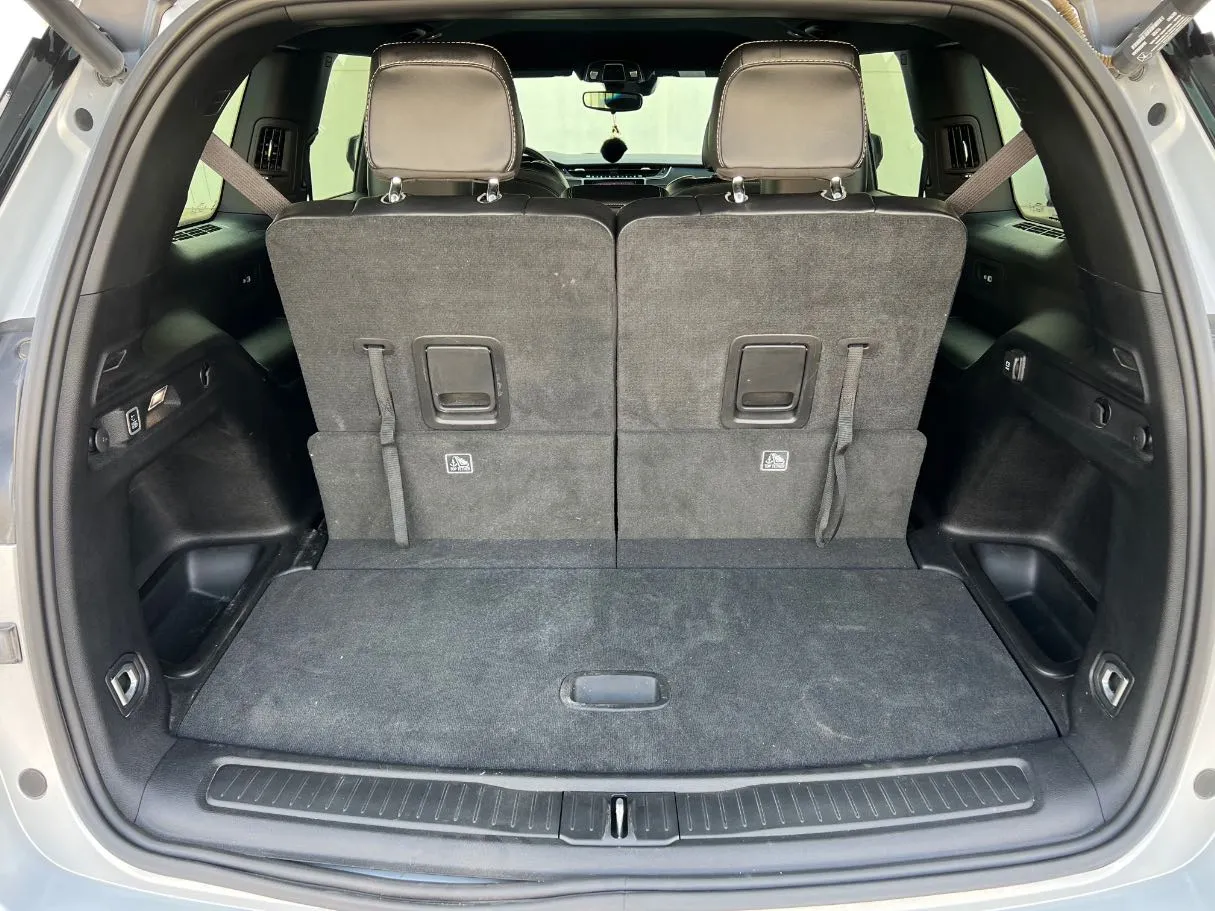 Car image 24