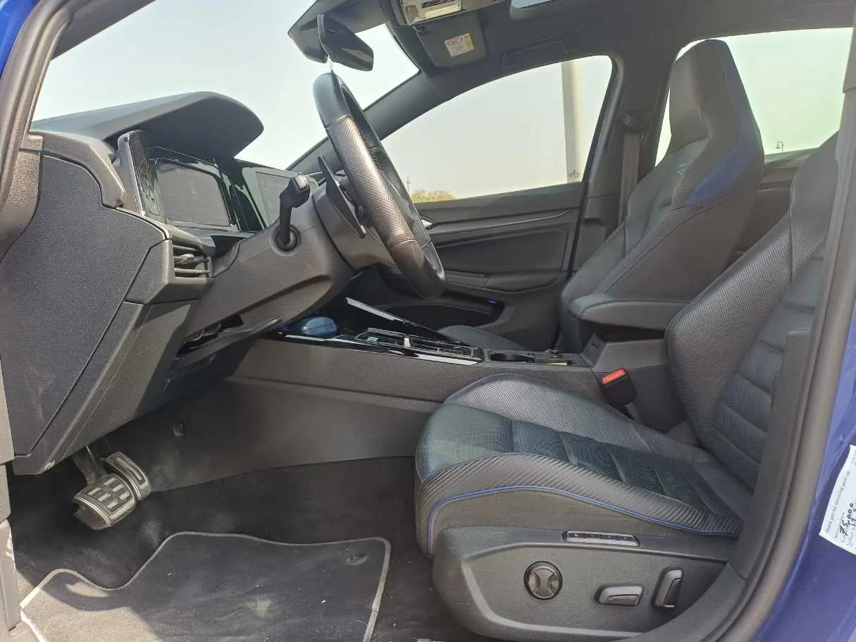 Car image 12