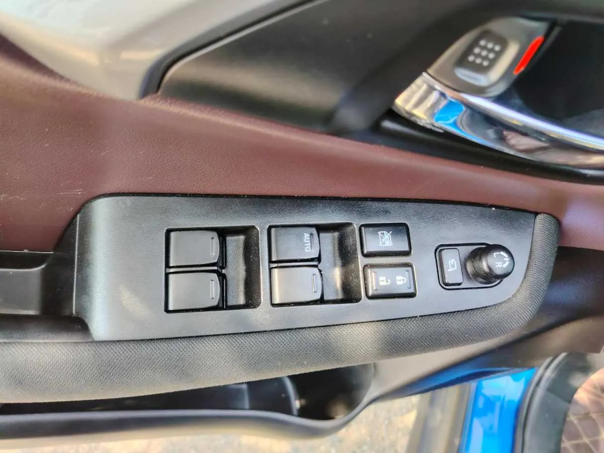 Car image 36