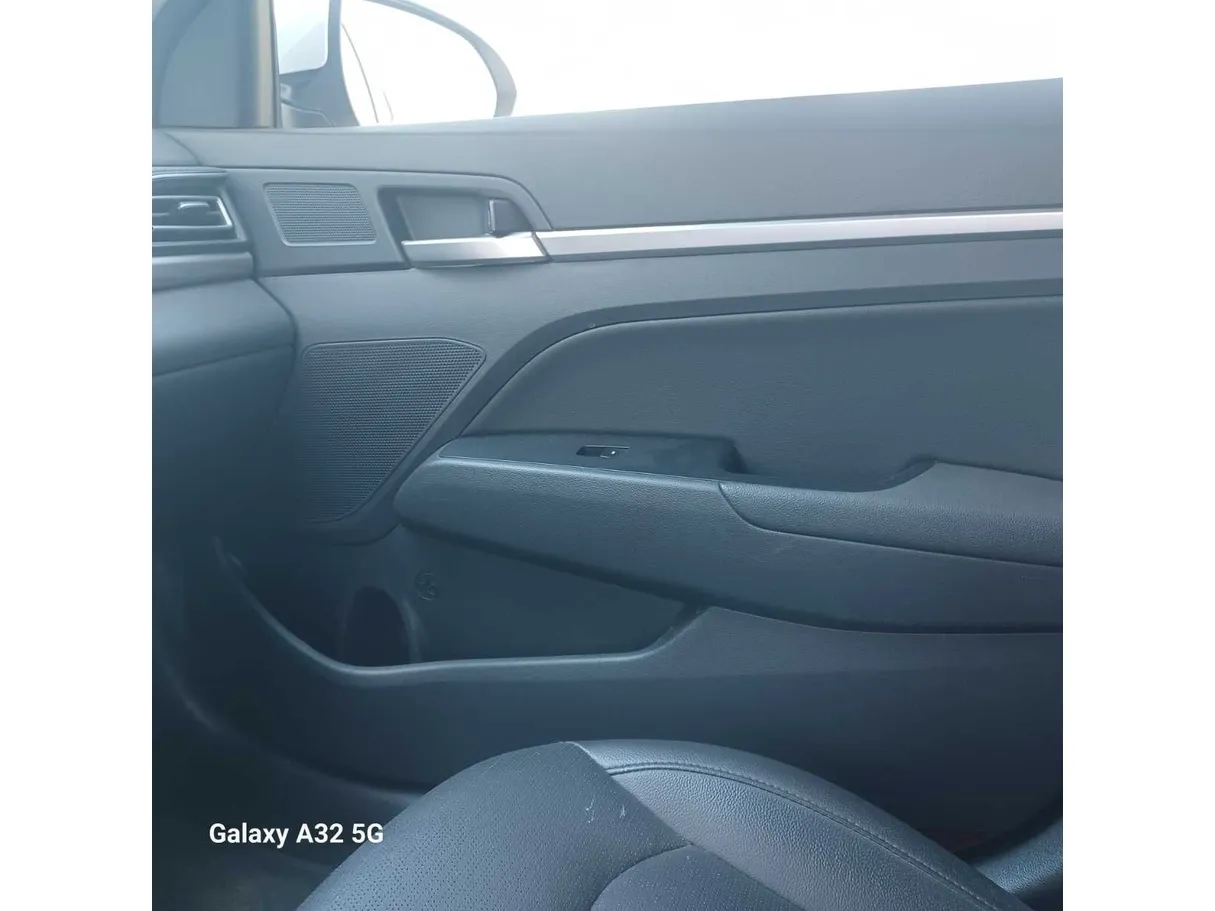 Car image 26