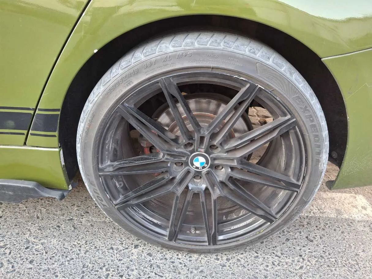 Car image 9