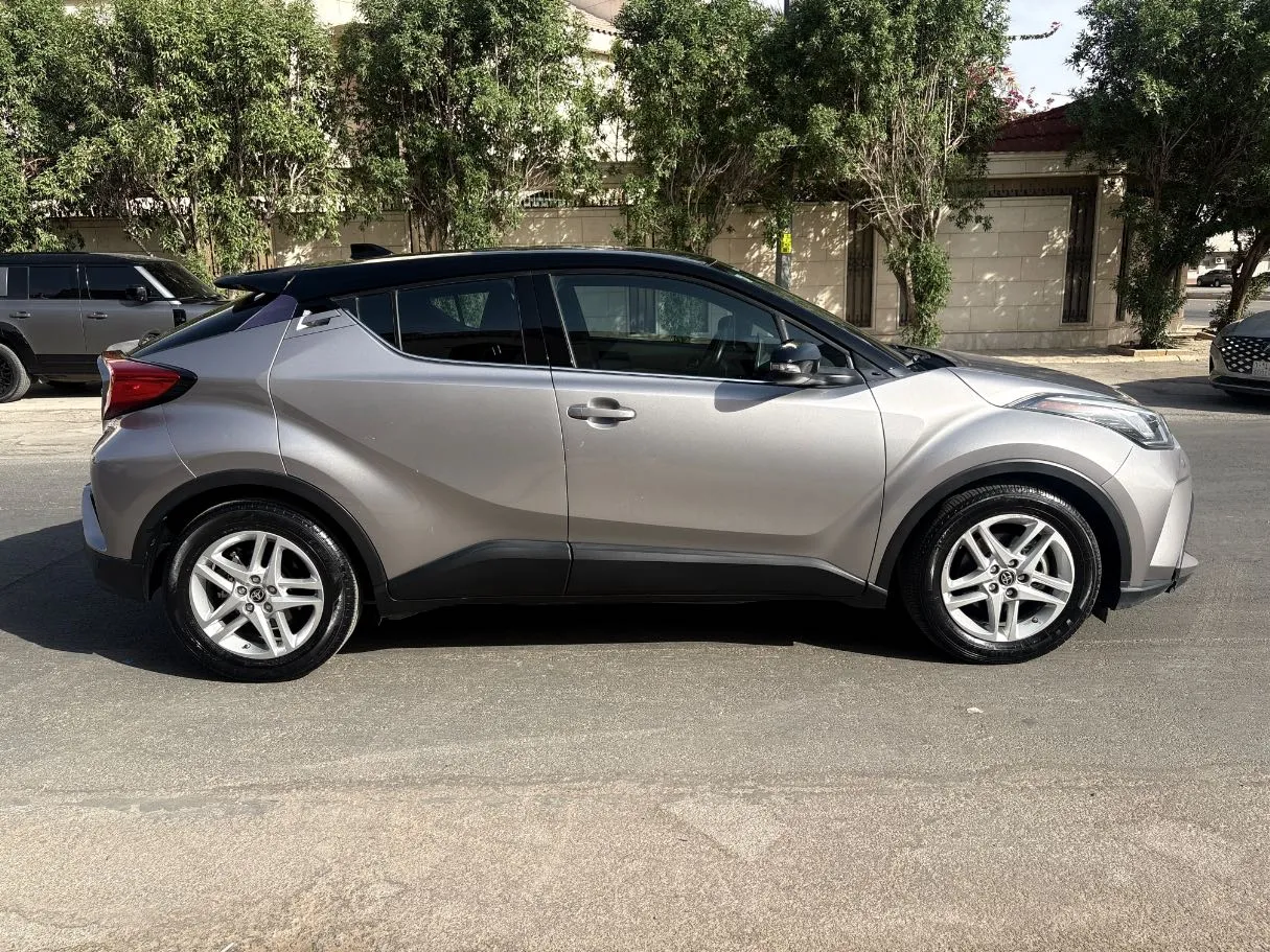 Car image 4