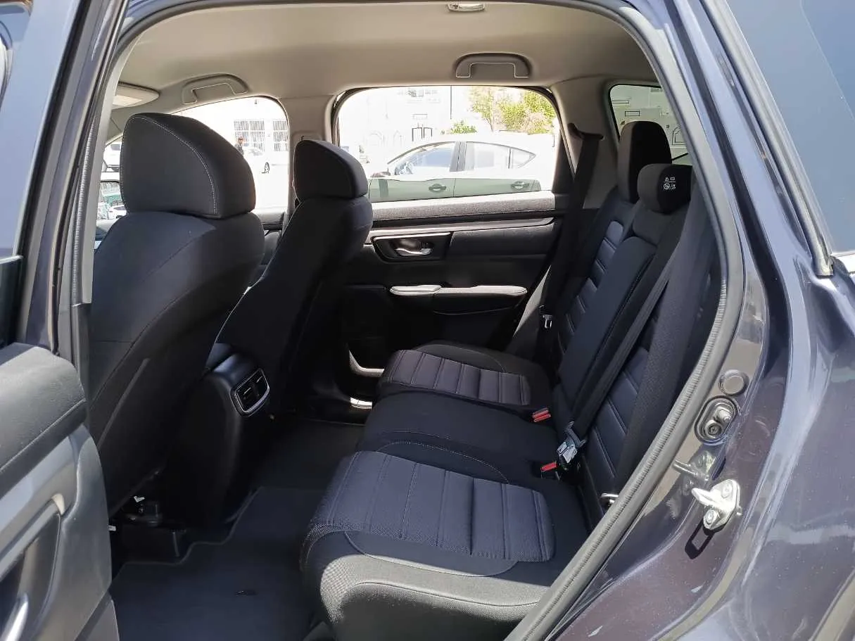 Car image 13