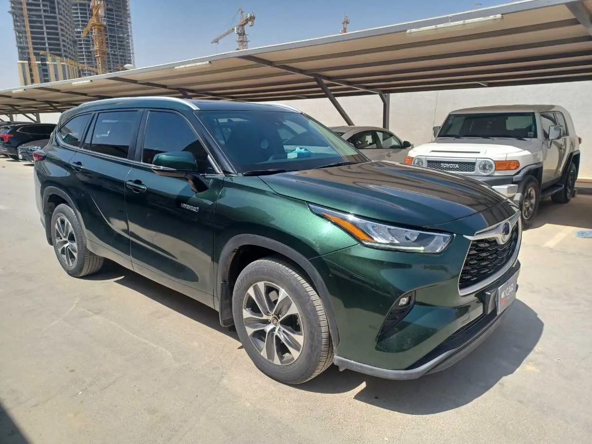 Car image 3