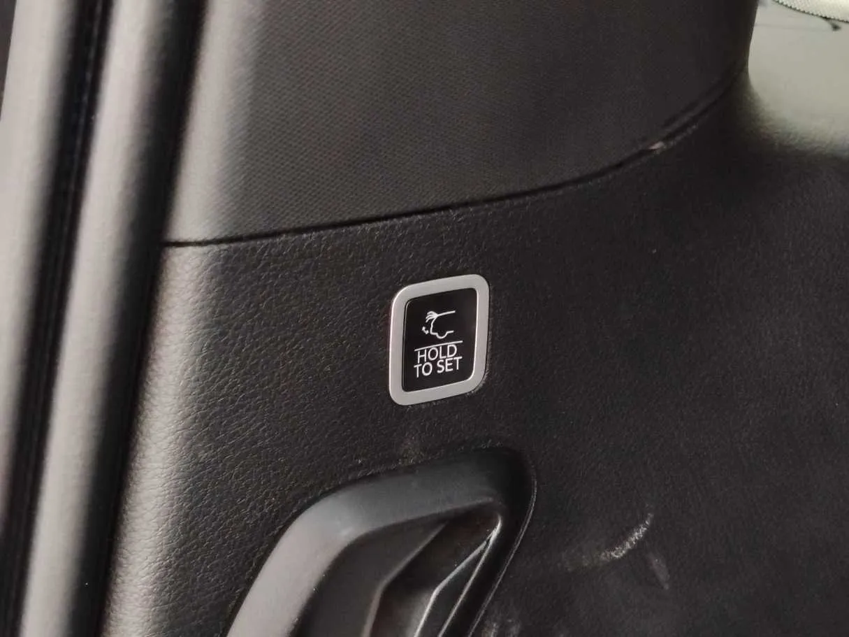 Car image 37