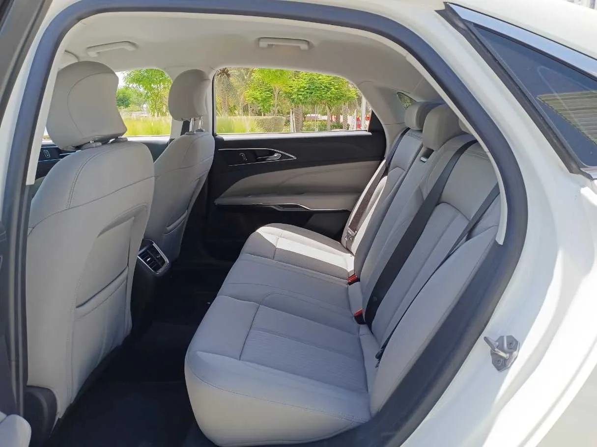 Car image 13