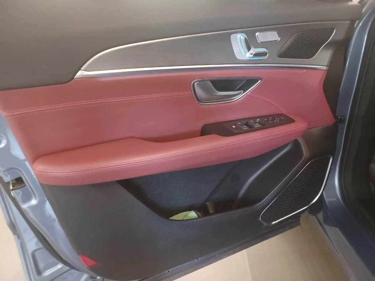 Car image 10