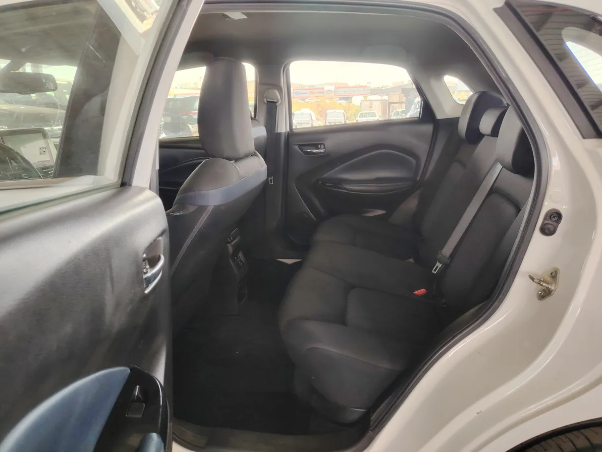 Car image 19