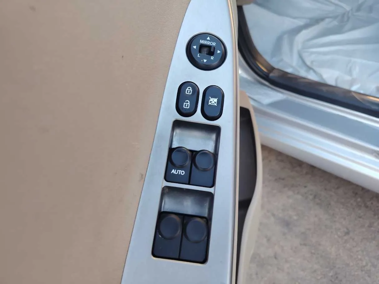 Car image 25