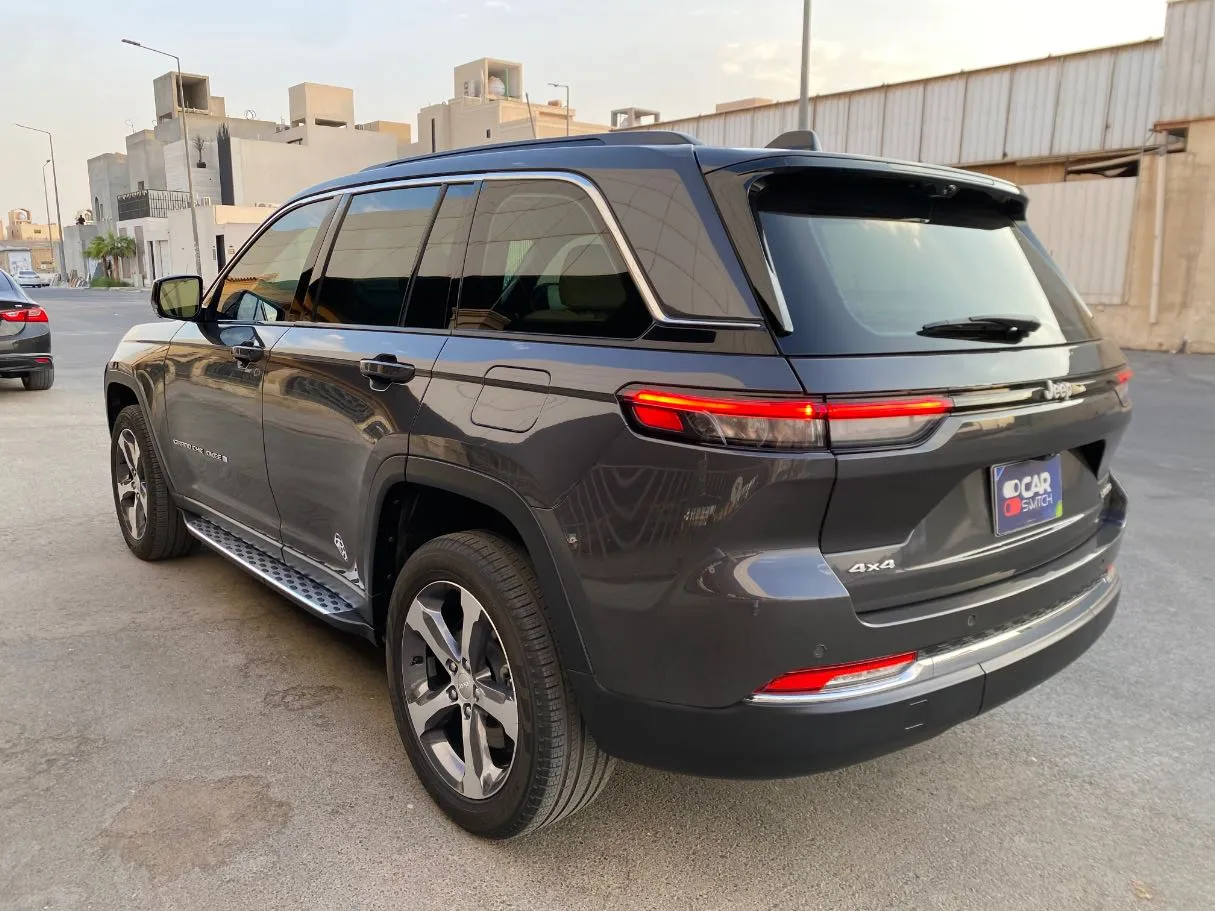Car image 7