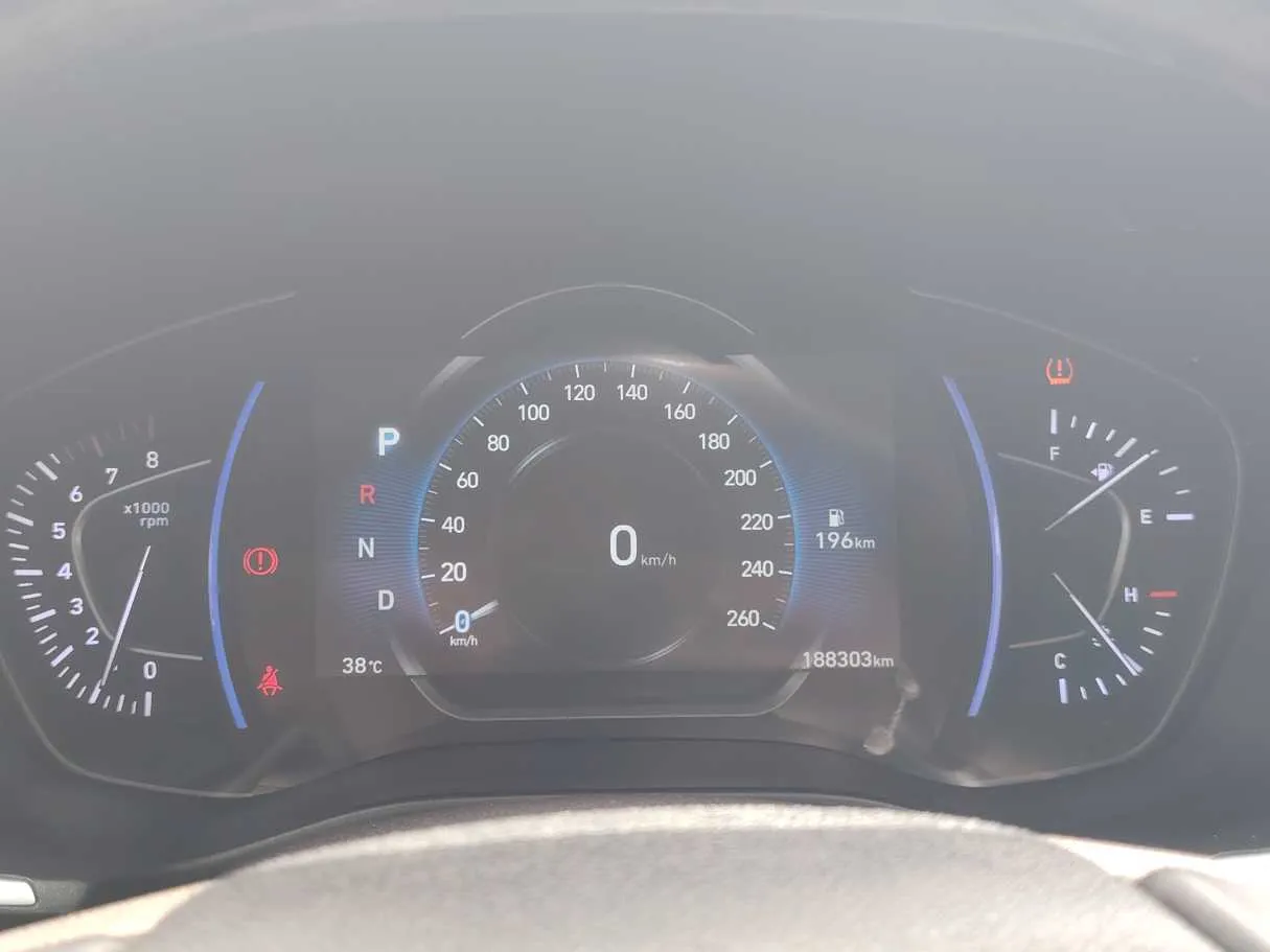 Car image 23