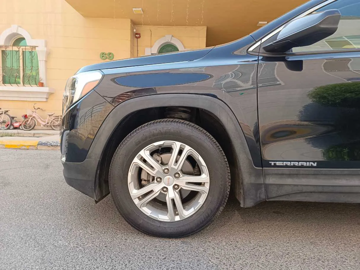 Car image 9