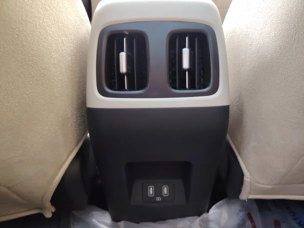 Car image 29