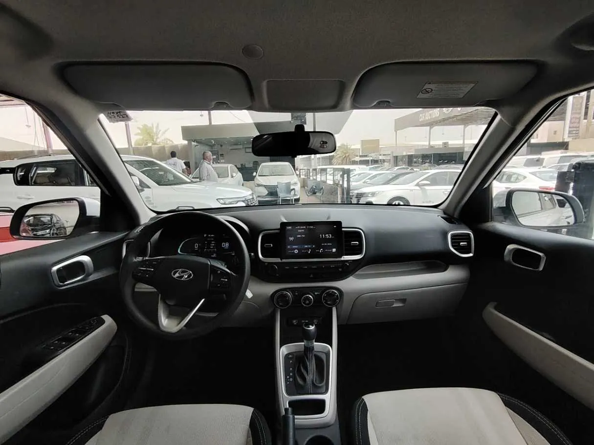 Car image 17
