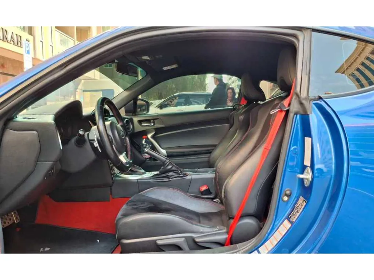 Car image 12