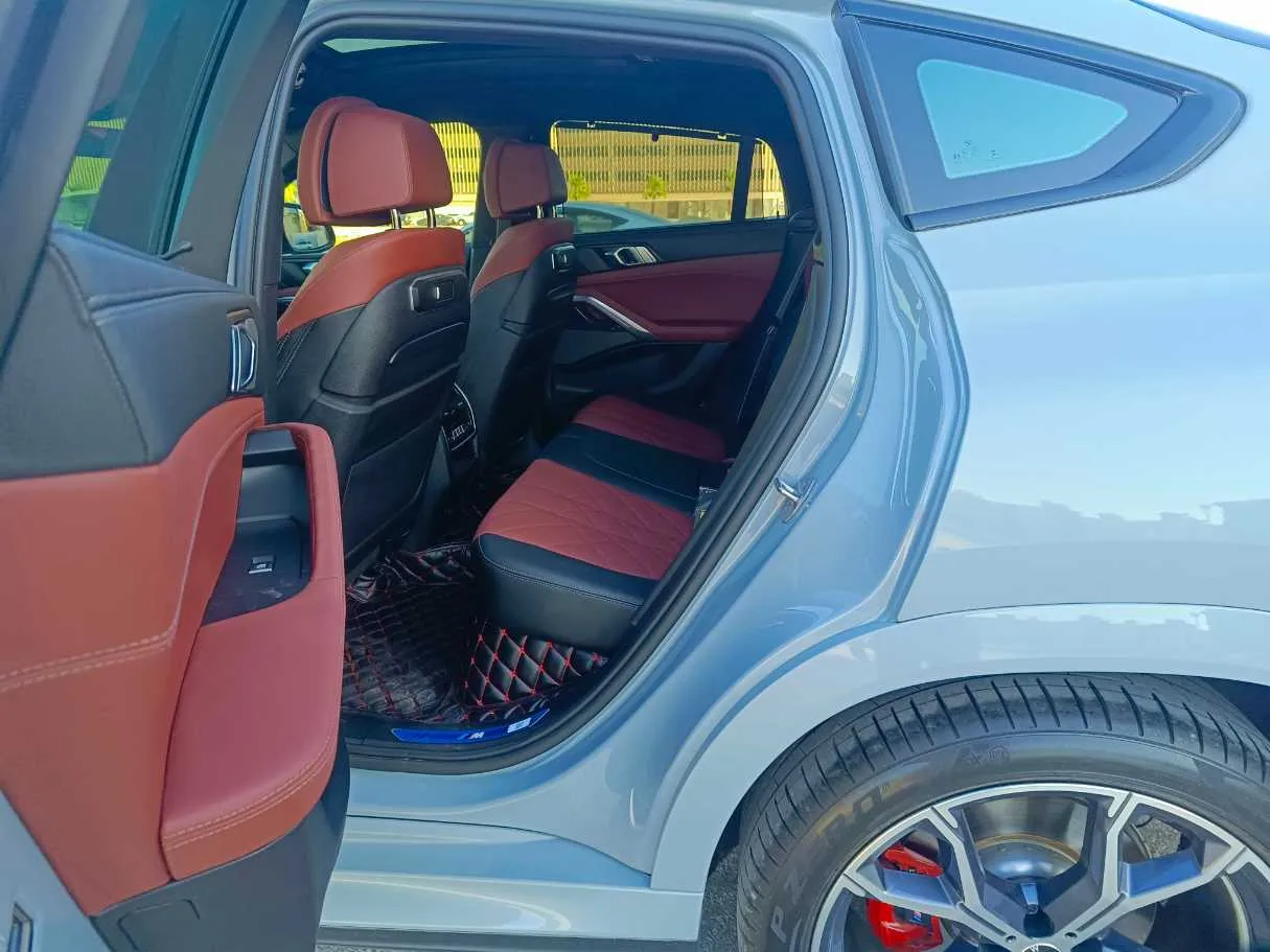 Car image 20