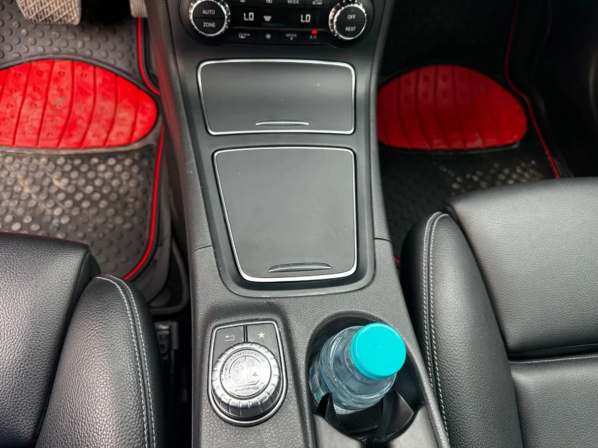 Car image 17