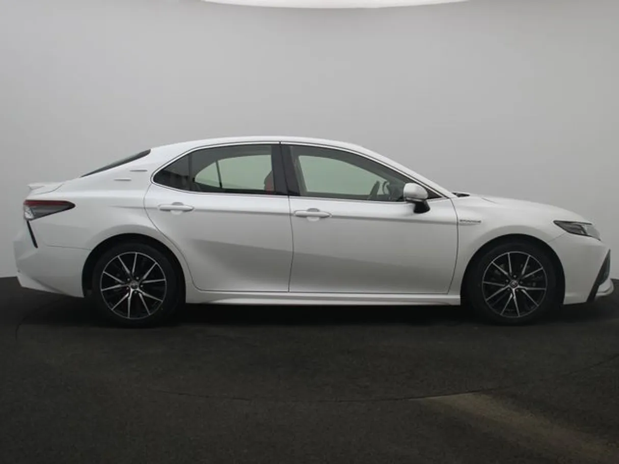 Car image 13