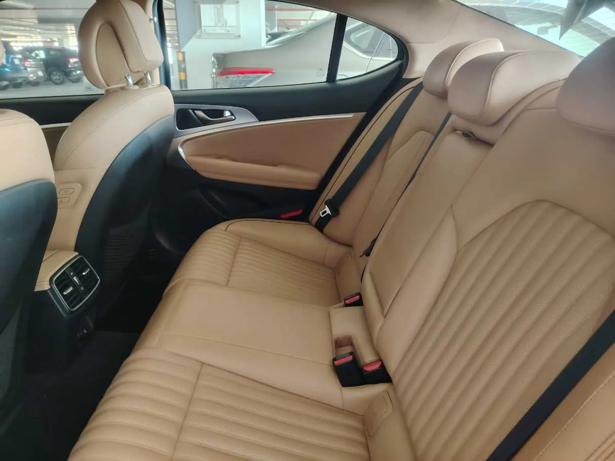 Car image 17