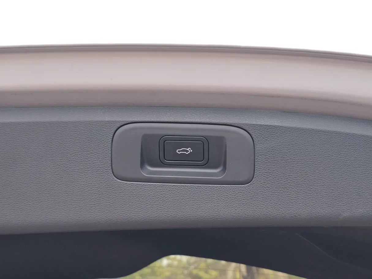 Car image 35