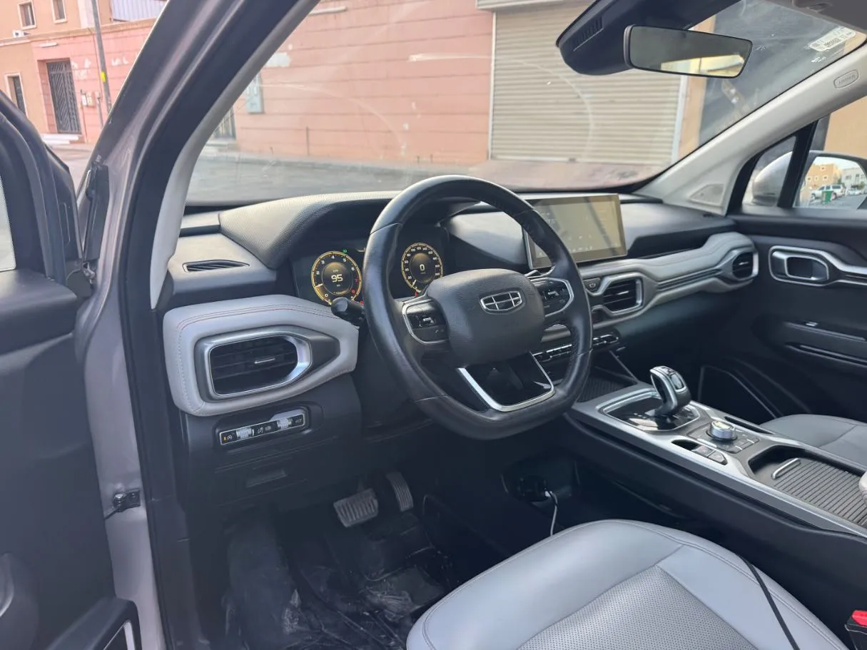 Car image 11
