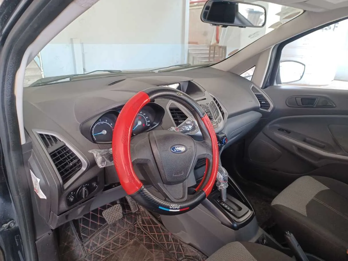 Car image 11