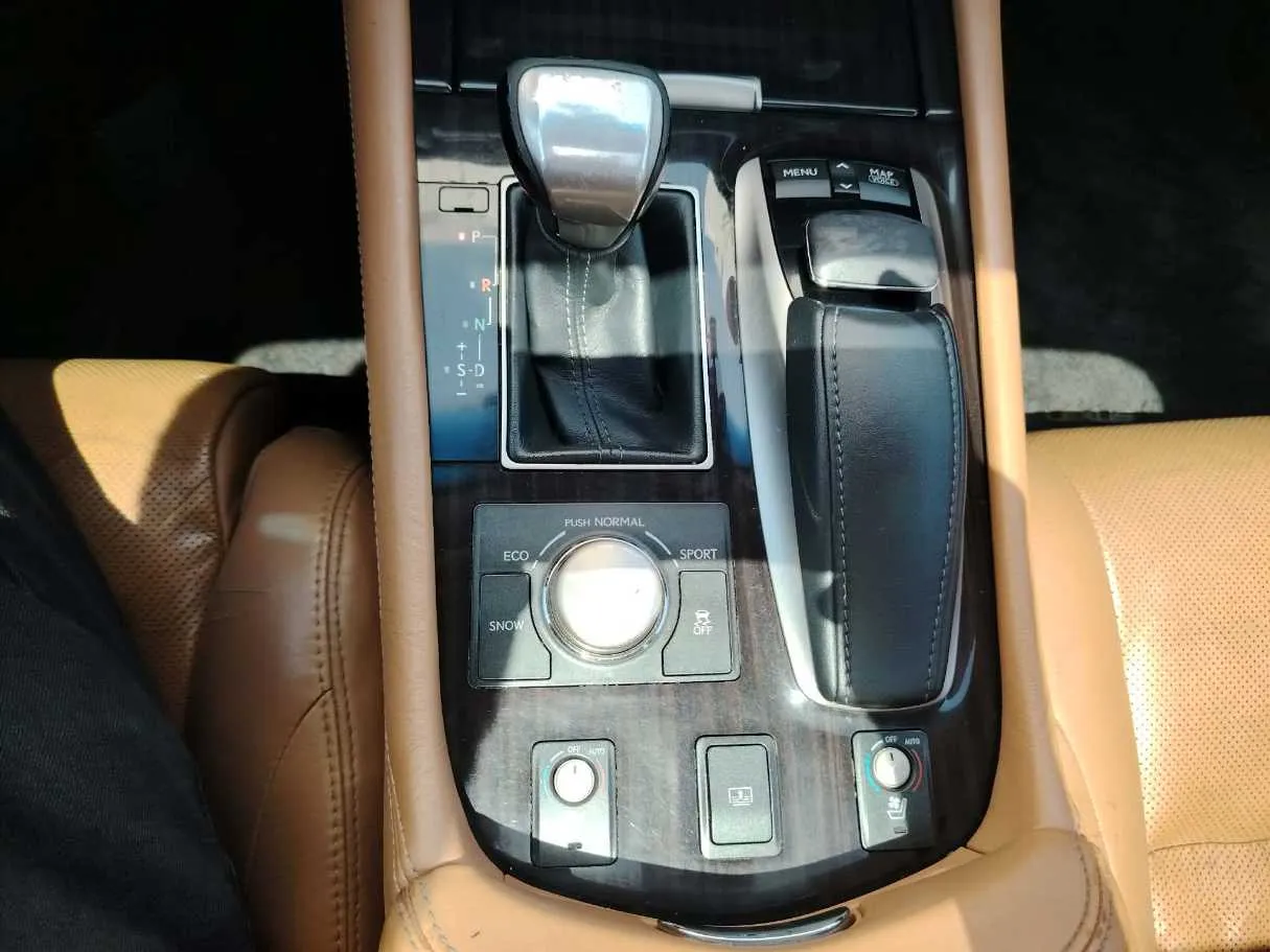 Car image 25