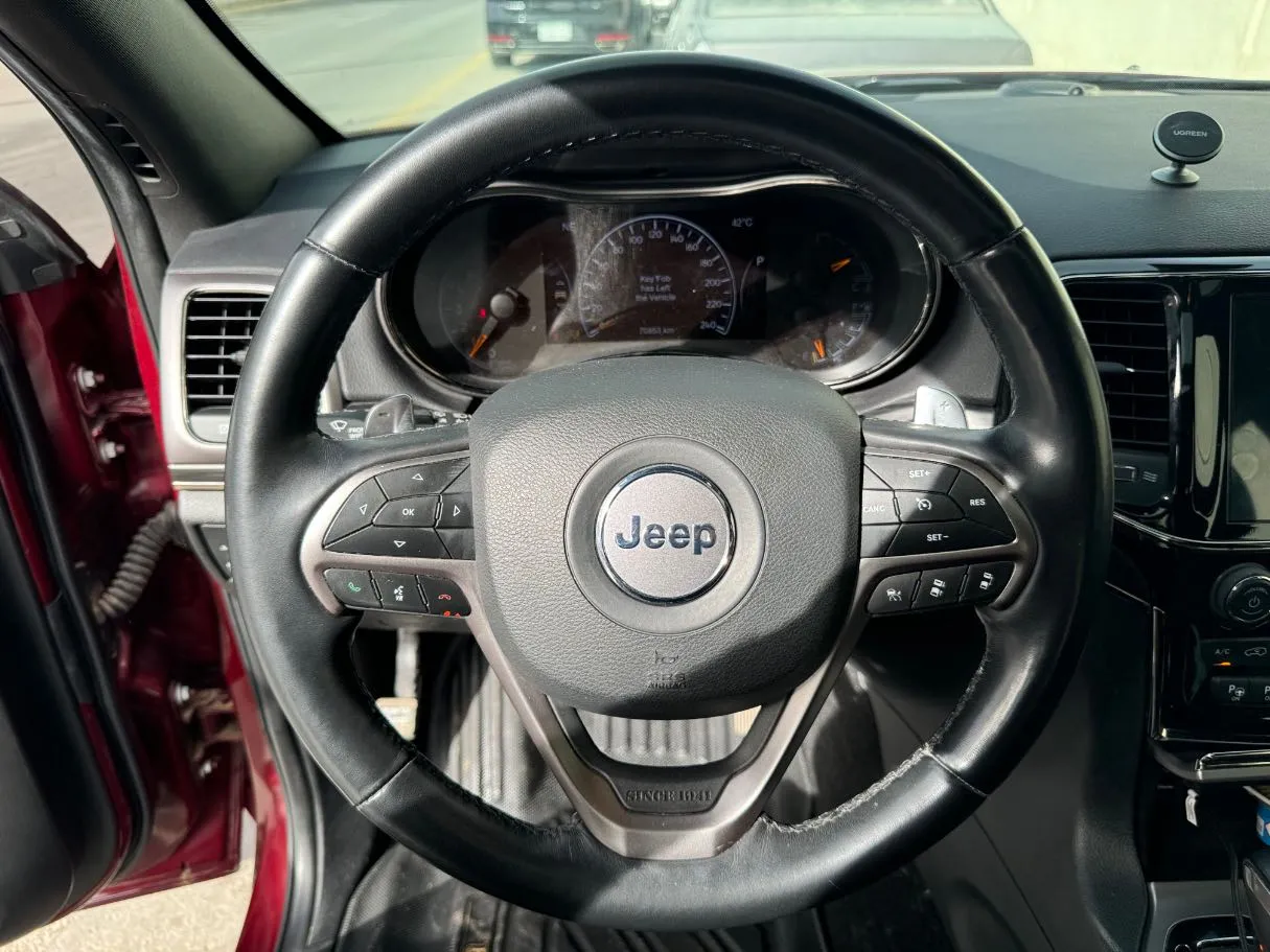 Car image 18