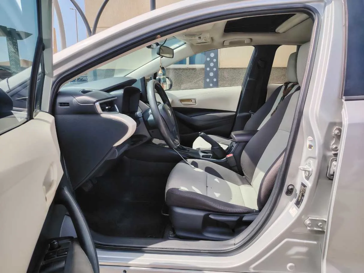 Car image 12