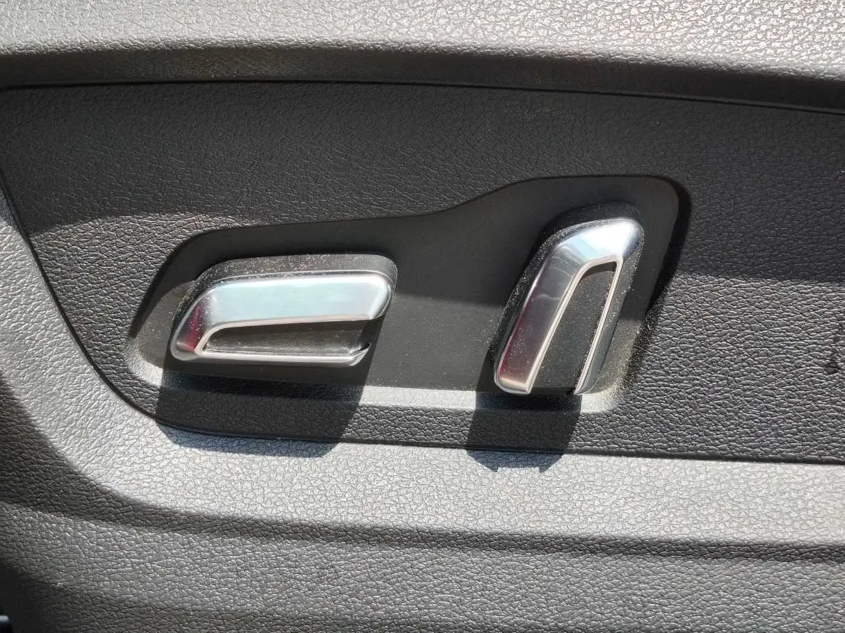 Car image 29