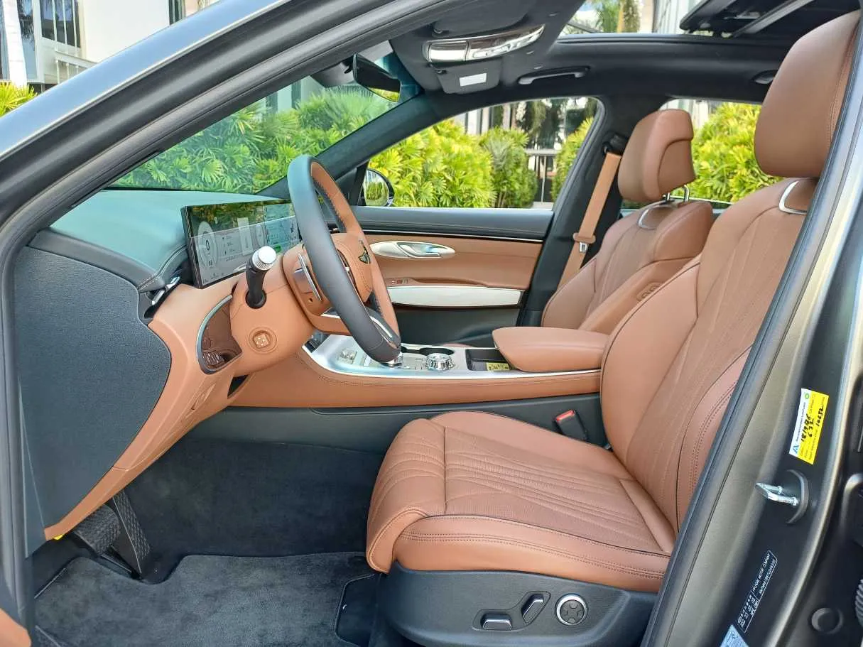 Car image 11